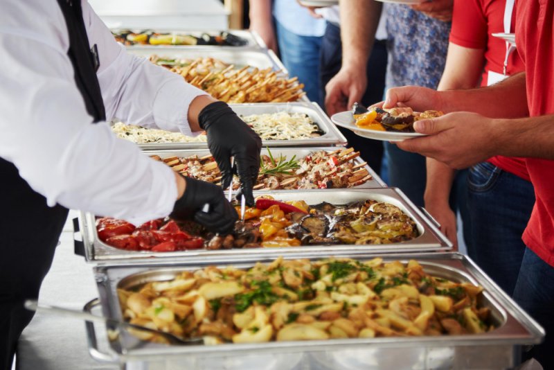 Toplu Yemek Hizmeti Nedir? Kurumsal Firmalar İçin Avantajları